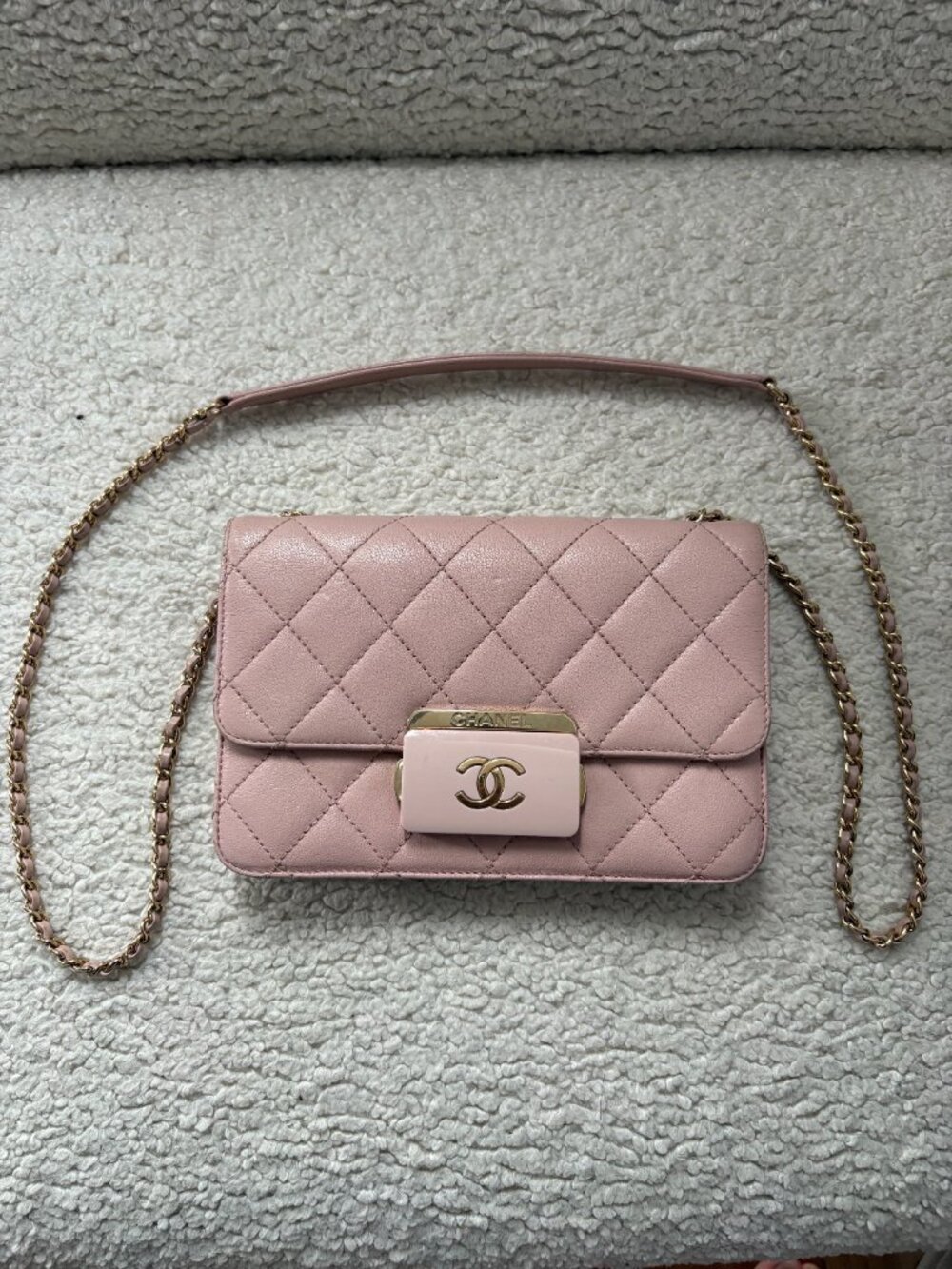 🌸 CHANEL PINK WALLET ON CHAIN